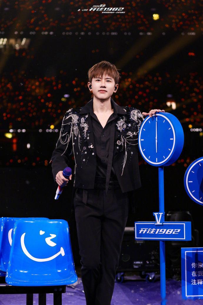 张杰鸟巢下了一场过云雨杰哥一首《过云雨》仿佛在大家心里下了一场温柔的雨