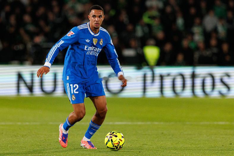 阿诺德和卡马文加今天接受检查。在皇马战胜毕巴的比赛中，阿诺德踢出了加盟皇马以来最