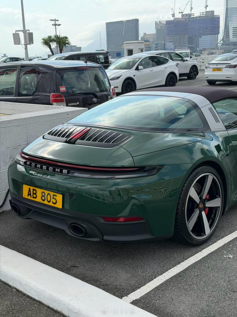 超级老钱配色的一台992.2 Targa，谁能不爱啊！保时捷911