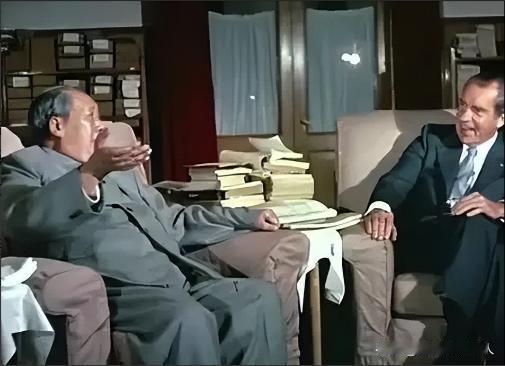 尼克松问毛主席：您有什么特长？毛主席只说了5个字，尼克松立马站起来向他鞠躬致敬。