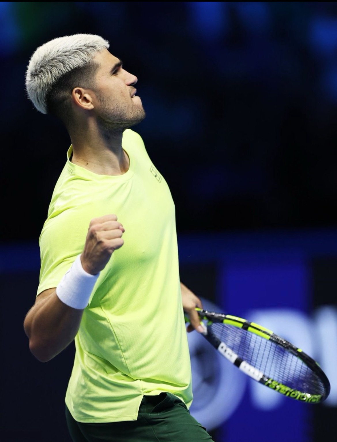 都灵ATP年终总决赛，阿尔卡拉斯以6-7（2）、7-5、6-3逆转击败弗里茨。卡