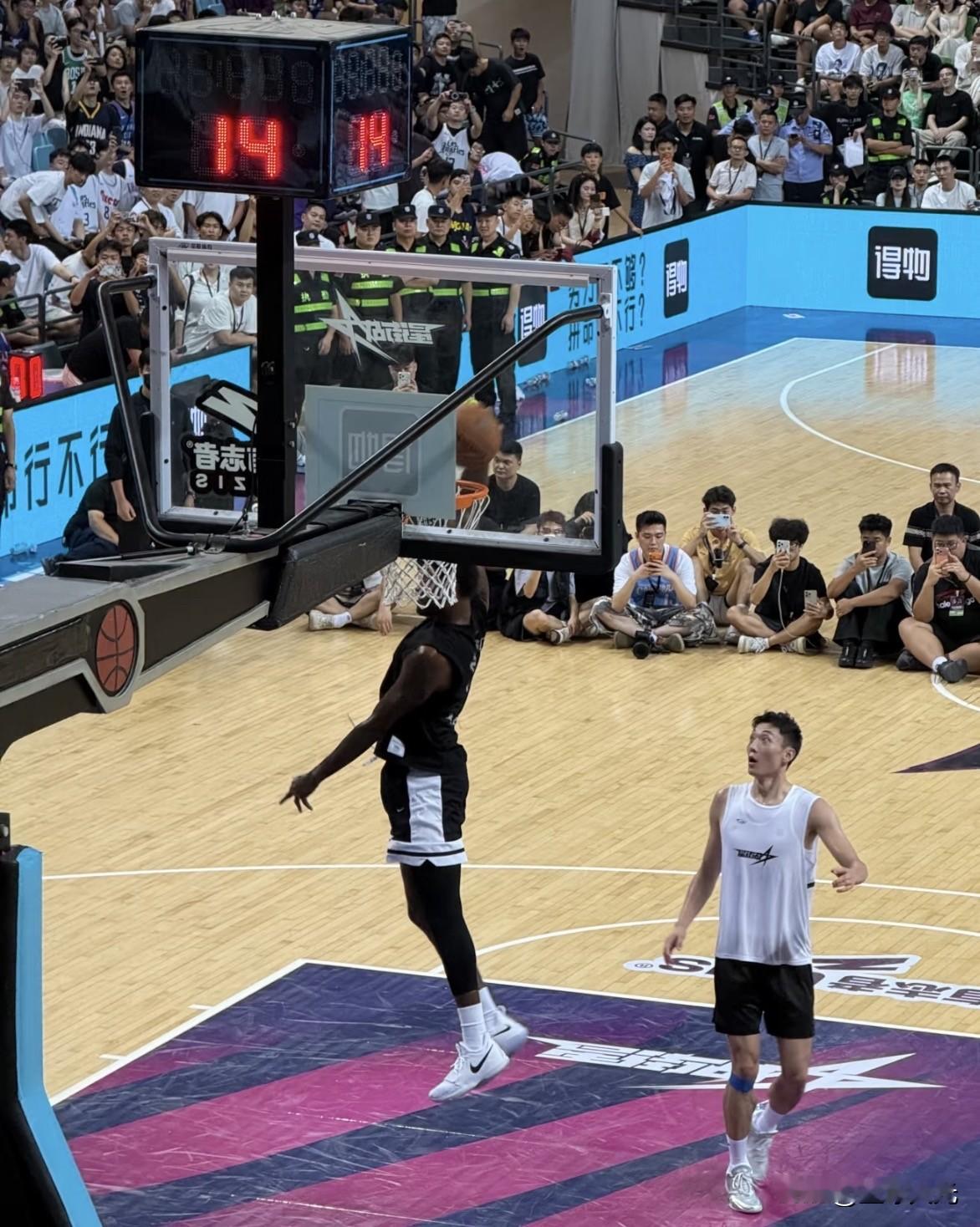 乔大将军最后0封白晶，打出一波24:0
那么问题来了……
白晶有机会赢NBA的锋