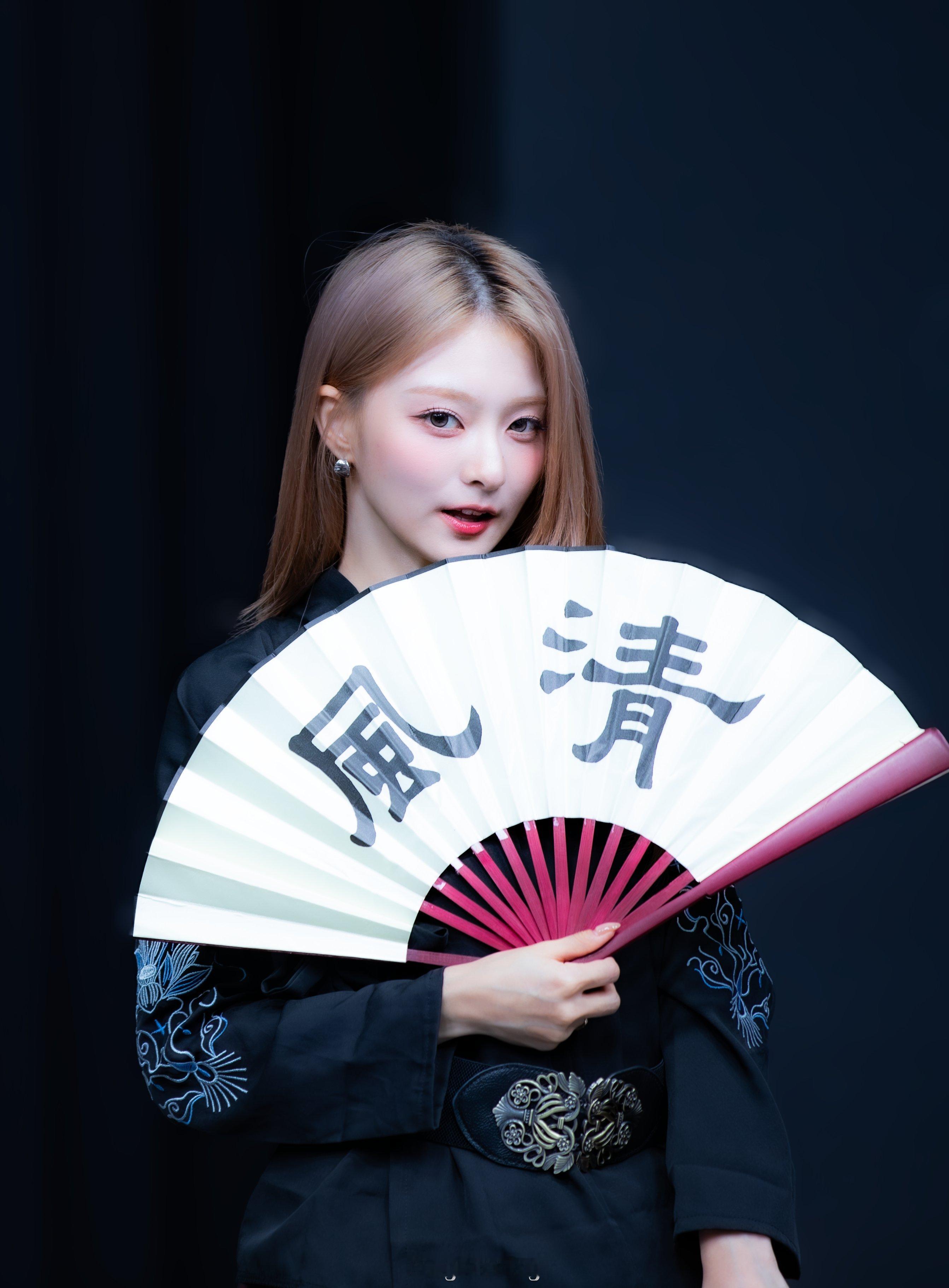 李娜炅[超话]  🐣氧气笑颜李娜炅 260828 Beatroad签售 饭拍H