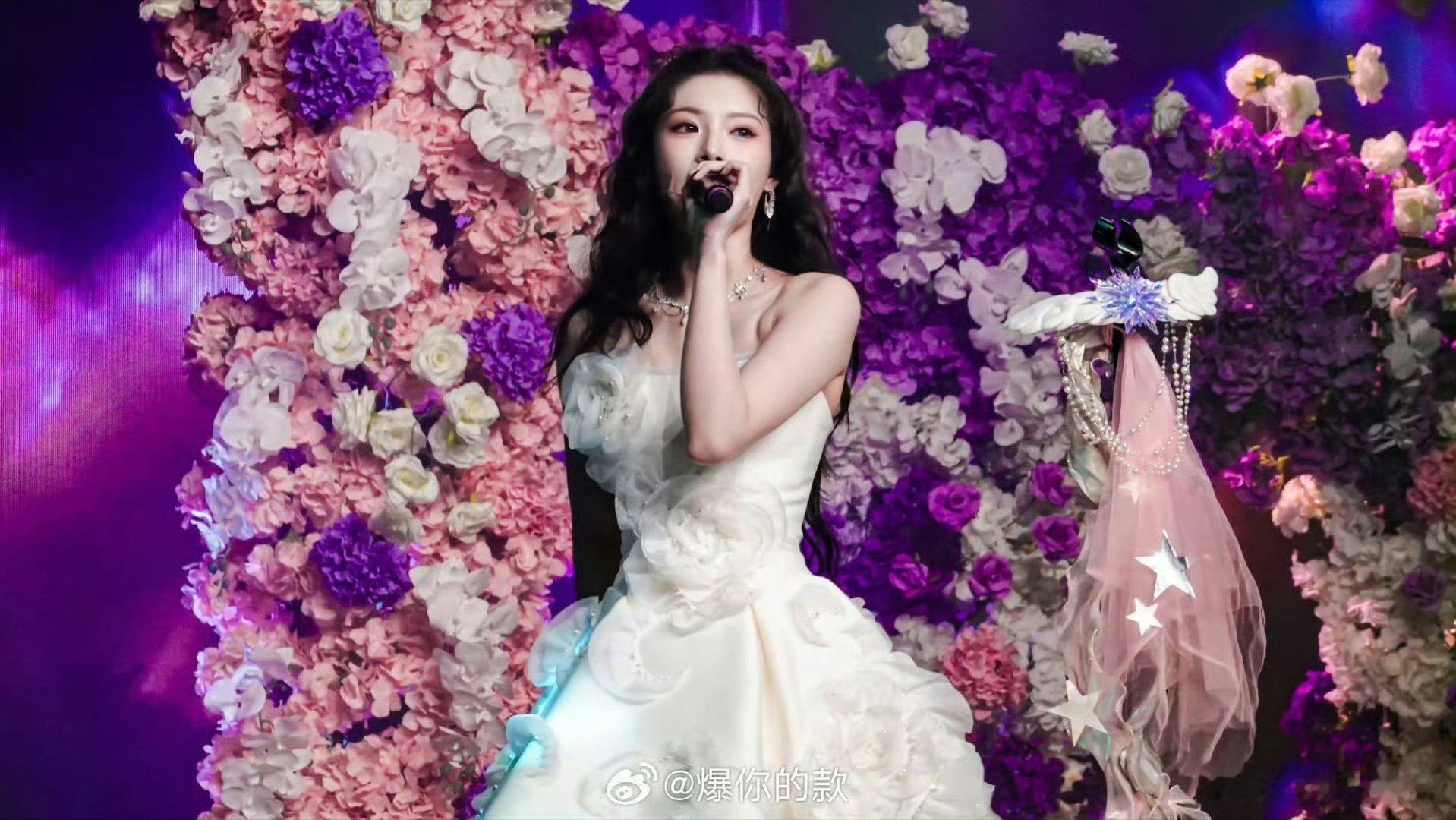 杜华在节目上压榨员工杜华说王怡人的价值是赚钱赚钱赚钱杜华功利点评收获大量调侃，采