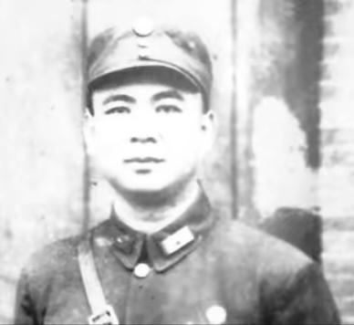 1952年，马场町的雾还没散，李友邦被人从担架上抬过来。

打过日本、拉过一支台