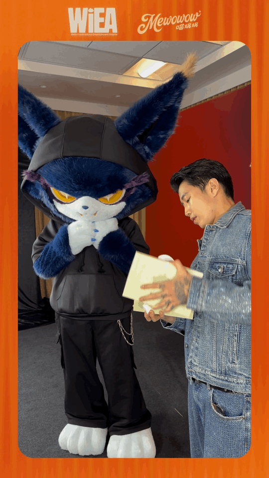 朴宰范也到了喝茶的年纪 WIEA Day1刚好遇上生日，台上一起祝他快乐。后台送