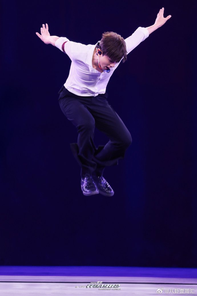 张杰张杰唱嗨了我的青春也回来了 永远可以相信张杰的现场，青春回来了，快乐也回来了