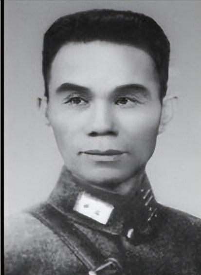 1948年11月底，蒋介石要调美械第二军当“御林军”。他给军长陈克非发去电报，让