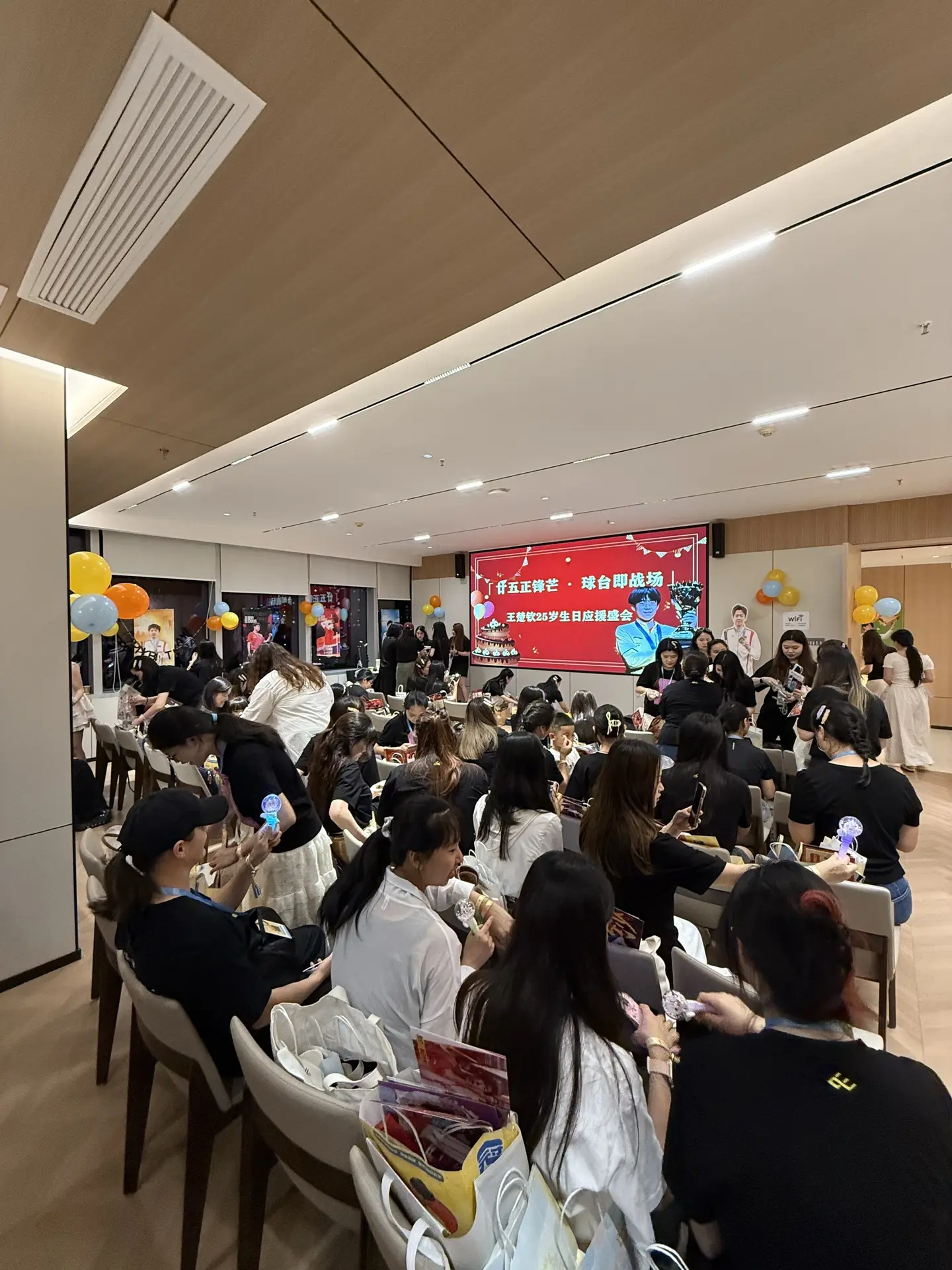 第一次参加粉丝应援会竟然是在深圳❗️❗️ 第一次参加莎头的粉丝应援会...