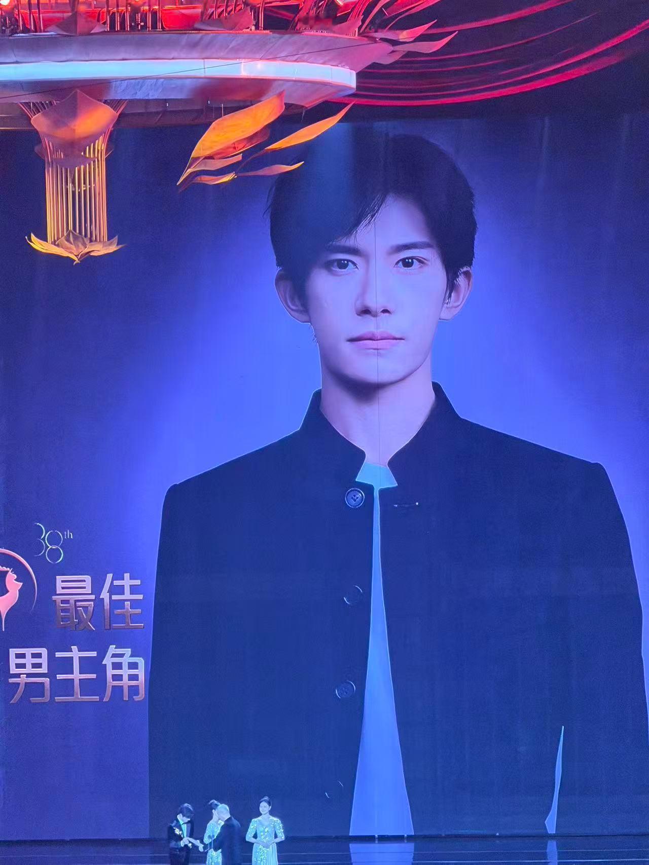 千玺凭借《小小的我》里扮演的刘春和获得本次金鸡奖最佳男演员 