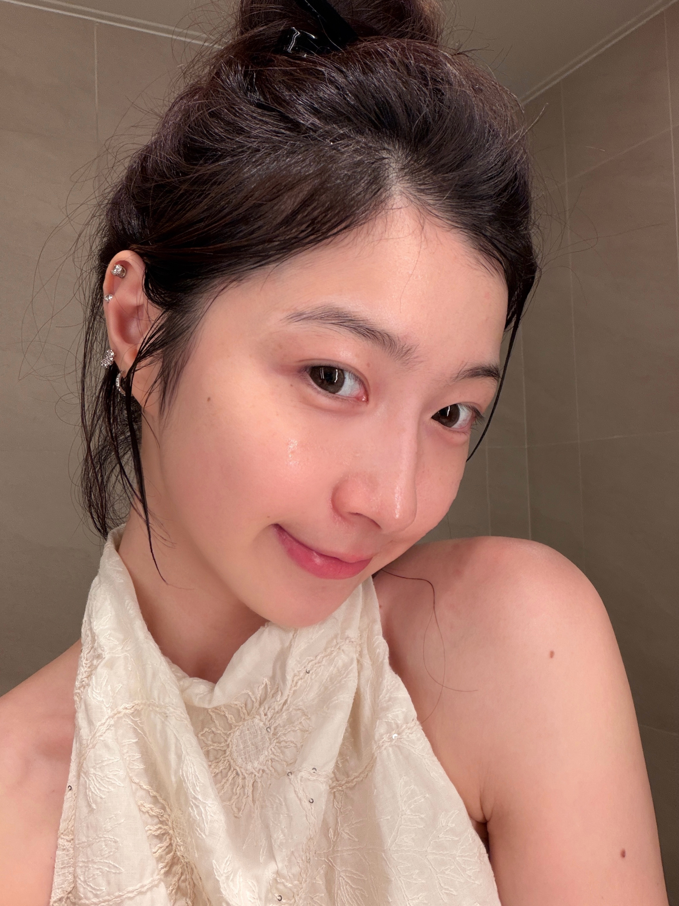 偶在英国真的玩得有点不知天为何物了惹！！每天吃吃喝喝 晒太阳还有也许是时差没倒过