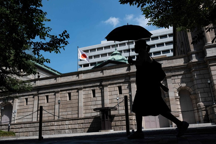 【#日本实施史上最大规模外汇干预行动#】#日本政府外汇干预行动没有奏效# 据《日