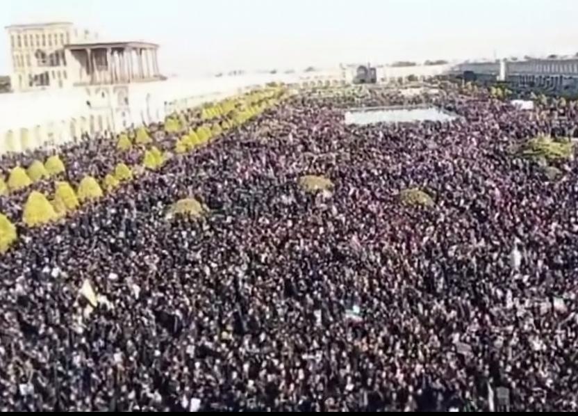 自从伊朗精神领袖哈梅内伊遇害以后，伊朗全国哀悼一片，到处都是愤怒的伊朗人民喊着要