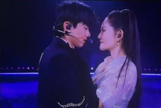 谢娜首唱会自曝“亏本买卖”，张杰御用团队护航，票价竟不够回本？


“赔本赚吆喝