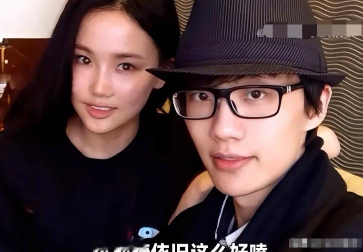 40岁的许嵩官宣结婚，
好奇查了一下他的前女友，
真的没想到，原来他的前女友竟然