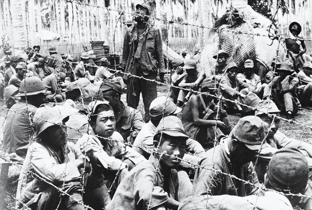 1944年4月19日，三百多日军趁着大雾爬上了郑州城墙，城墙守军一击即溃，日军轻