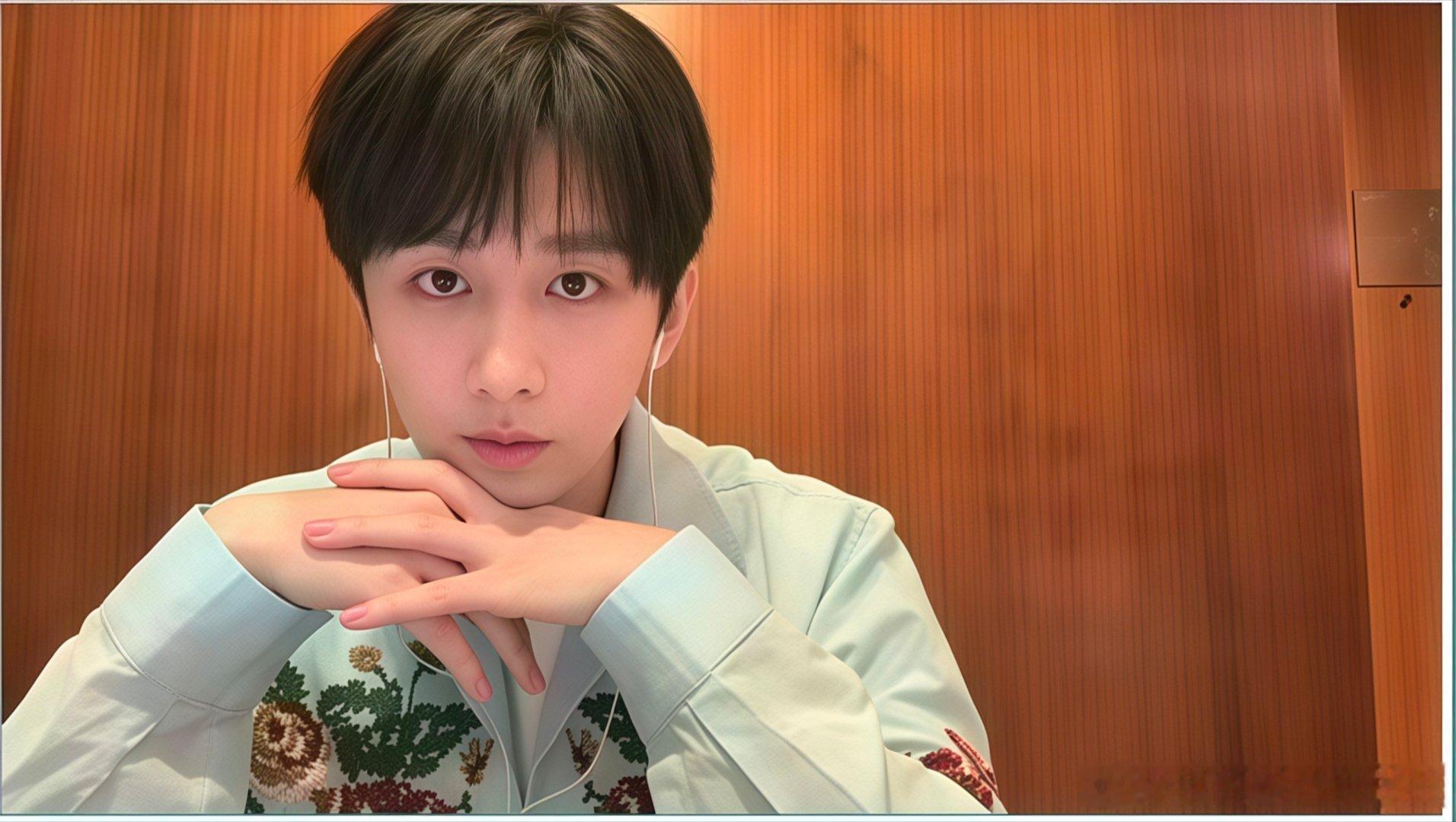 成毅两京十五日cy成毅朱瞻基╱╲╱╳╲╱╳╲ 🧡─╄ .love  you🧡