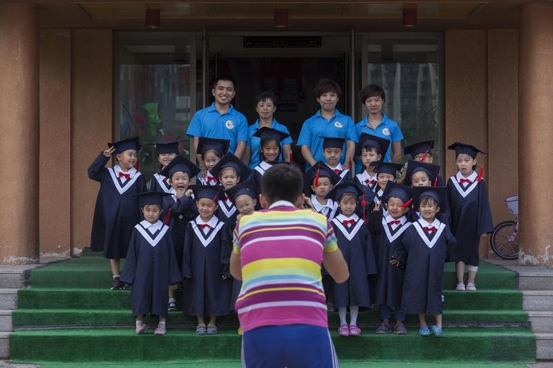 老师的品德和才华哪个更重要，这还真不好说。有才华的老师，能把知识讲得妙趣横生，像
