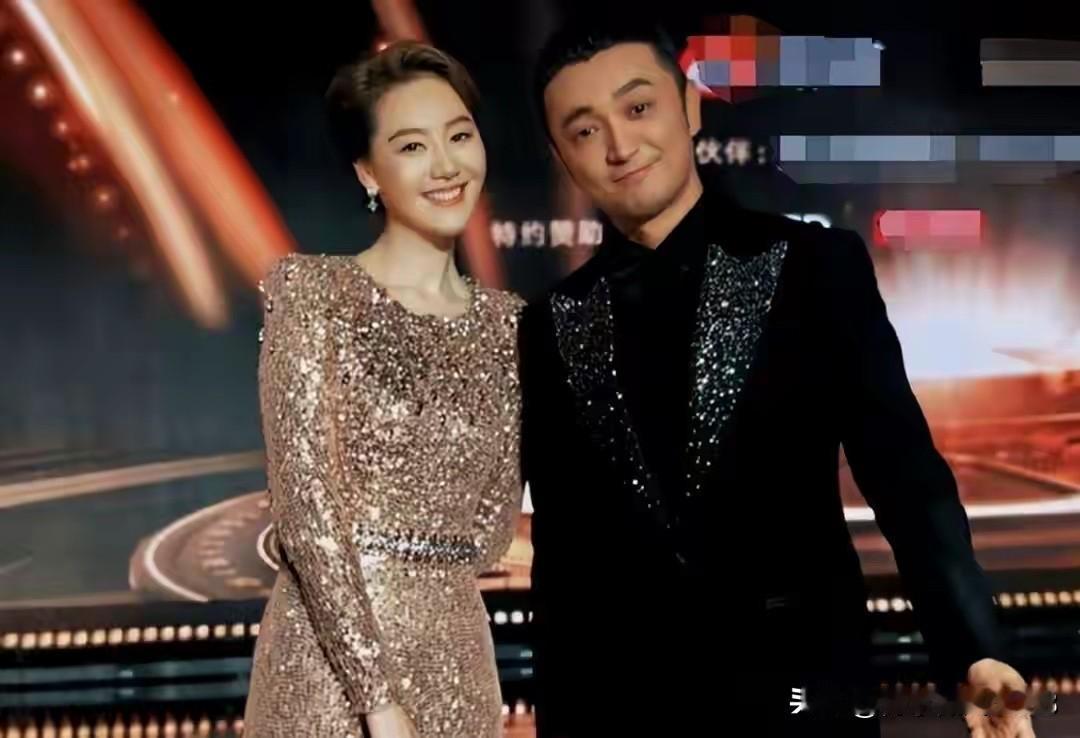 这样看过去尼格买提还是蛮帅气的，能被央视选中主持了十几次春晚的帅哥肯定有他的独特