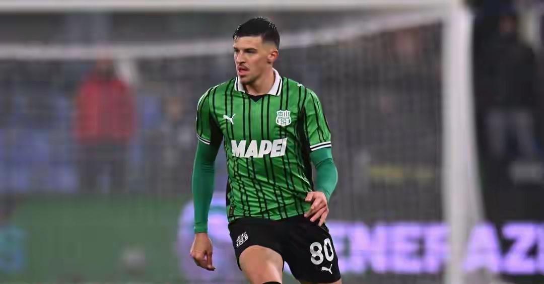 未雨绸缪？最近坊传国际米兰33岁的荷兰后卫德芙赖有意冬窗离队，以保障国家队的位置