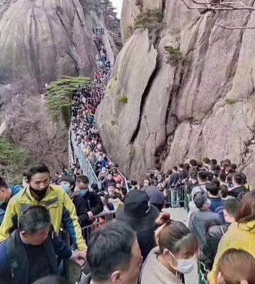 报应终于来了！殴打中国游客、禁止中国人进入、歧视中国游客，这些情况在国外屡见不鲜