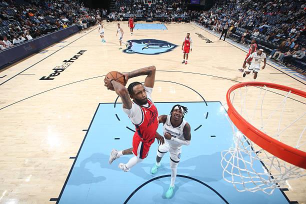 本来我觉得小琼斯是需要和持球大核高度绑定才能够打出数据打出价值的球员。之前都没有