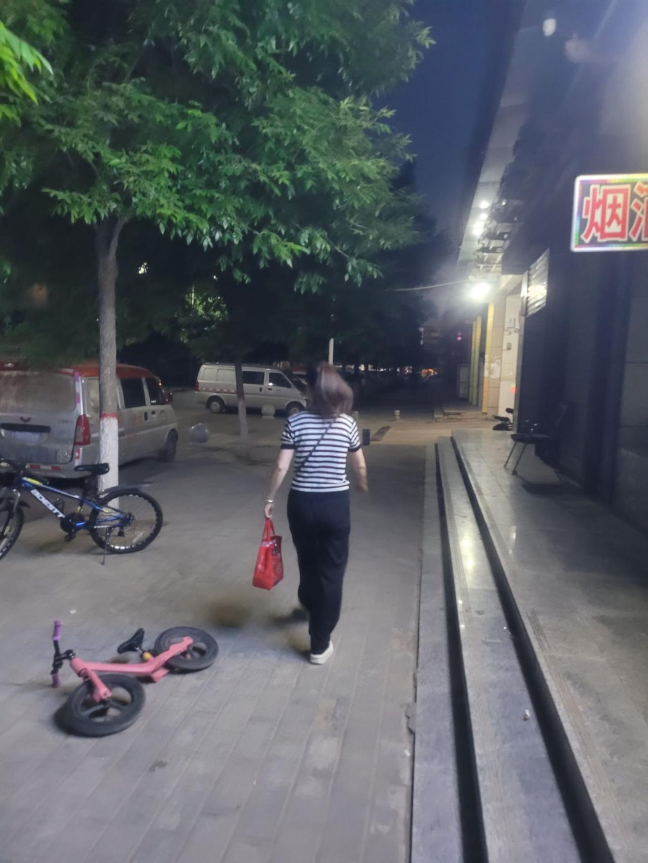 我和前夫的婚姻最终闹到一地鸡毛，甚至闹到了法庭上。

法庭上，前夫一句无情的话语