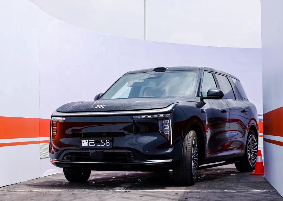 北京车展最值得关注的车，智己LS8凭什么让人上头？
2026北京车展来了，各大品