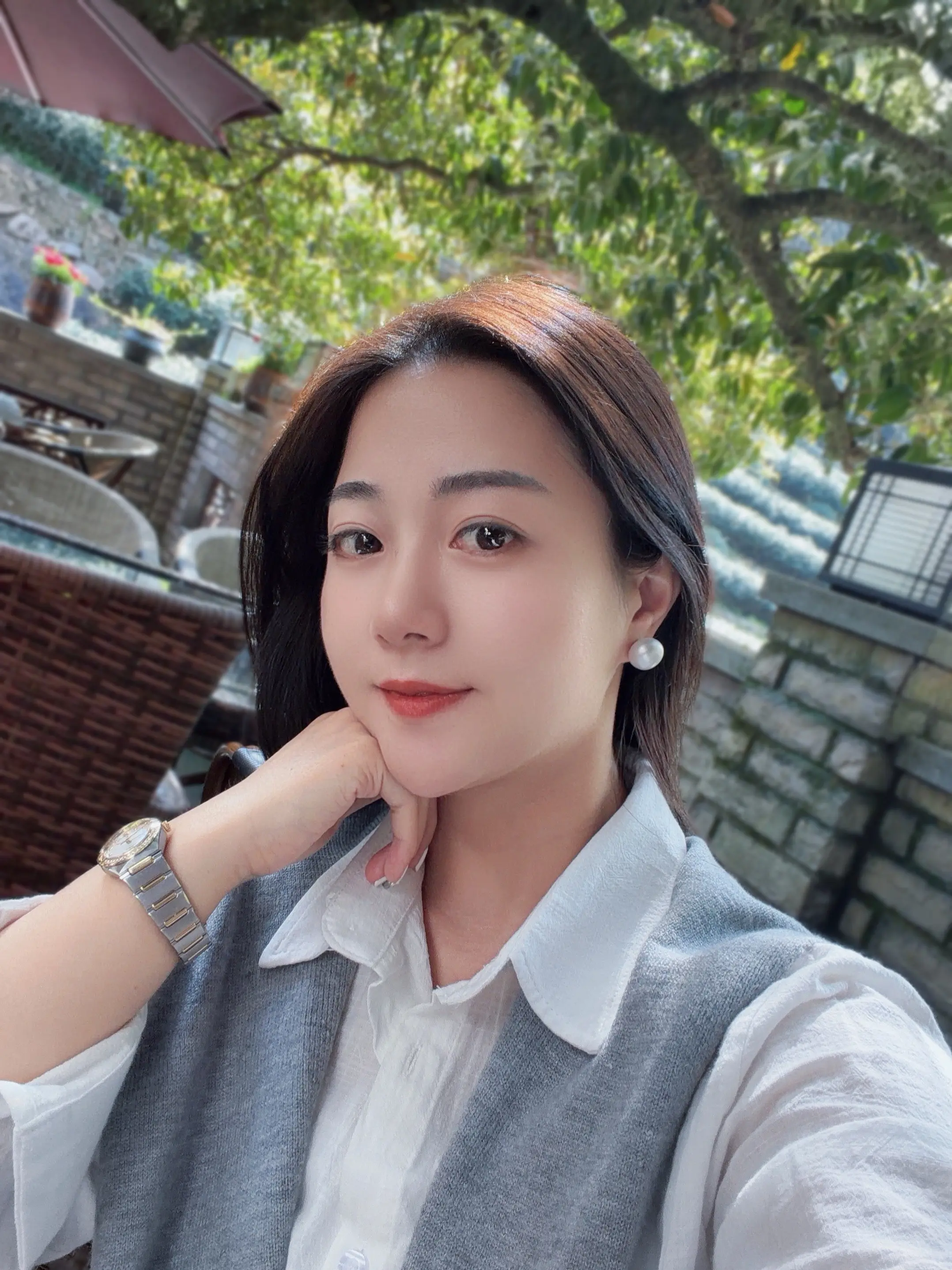 你养不起自己时，别人也不养你，因为你是负担，你养的起自己时，别人就愿意...