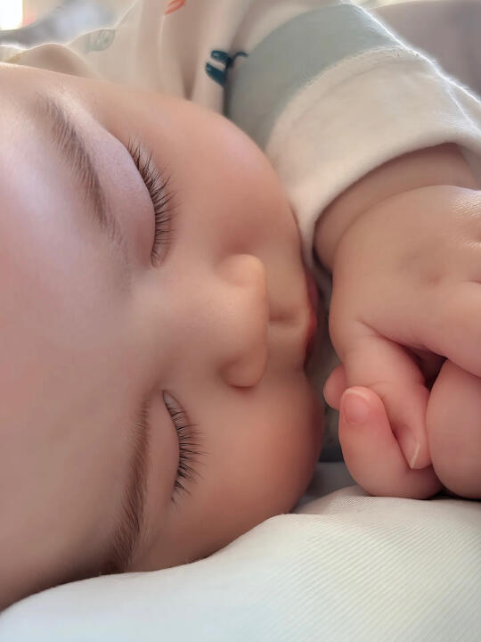 妈妈的视角，睡着了真的好治愈
