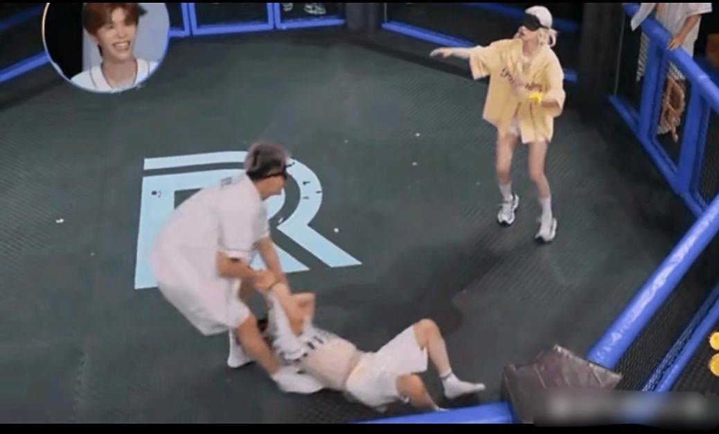 周深太让人心疼了强烈建议离开《奔跑吧》太不值了，活该给节目组赚流量，就因为周深好