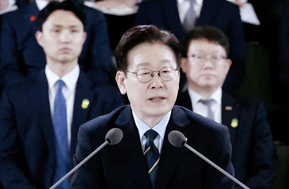 这次韩国总统又睡不着了，最近韩国老百姓都在疯抢垃圾袋，李在明都诉苦愁得睡不着，如