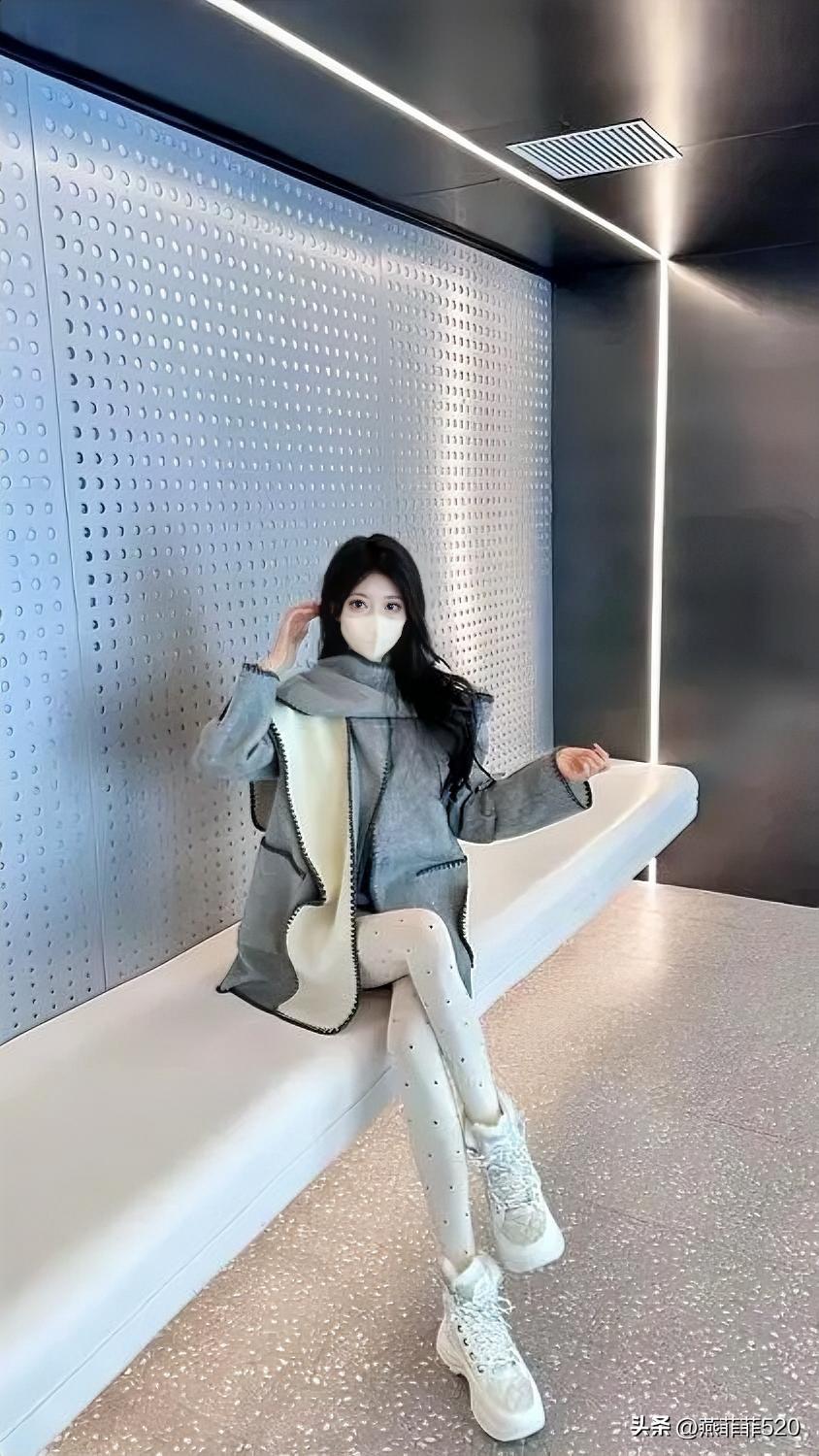 加班也要有仪式感💼

清明假期第一天——
别人扫墓踏青，我早起化妆
别人春游野