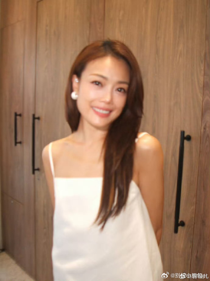 容祖儿湾区升明月主持首秀湾区升明月阵容诚意满满，容祖儿跨界主持首秀，既能唱歌又能
