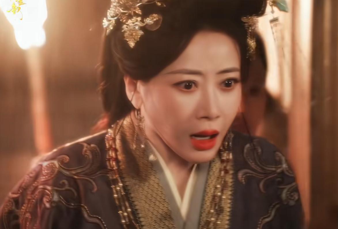 《嫁金钗》魏恒娥夺剑刺魏娆！丽昭仪喊停那刻，才知“亲妈”和“假妈”差在一颗心上