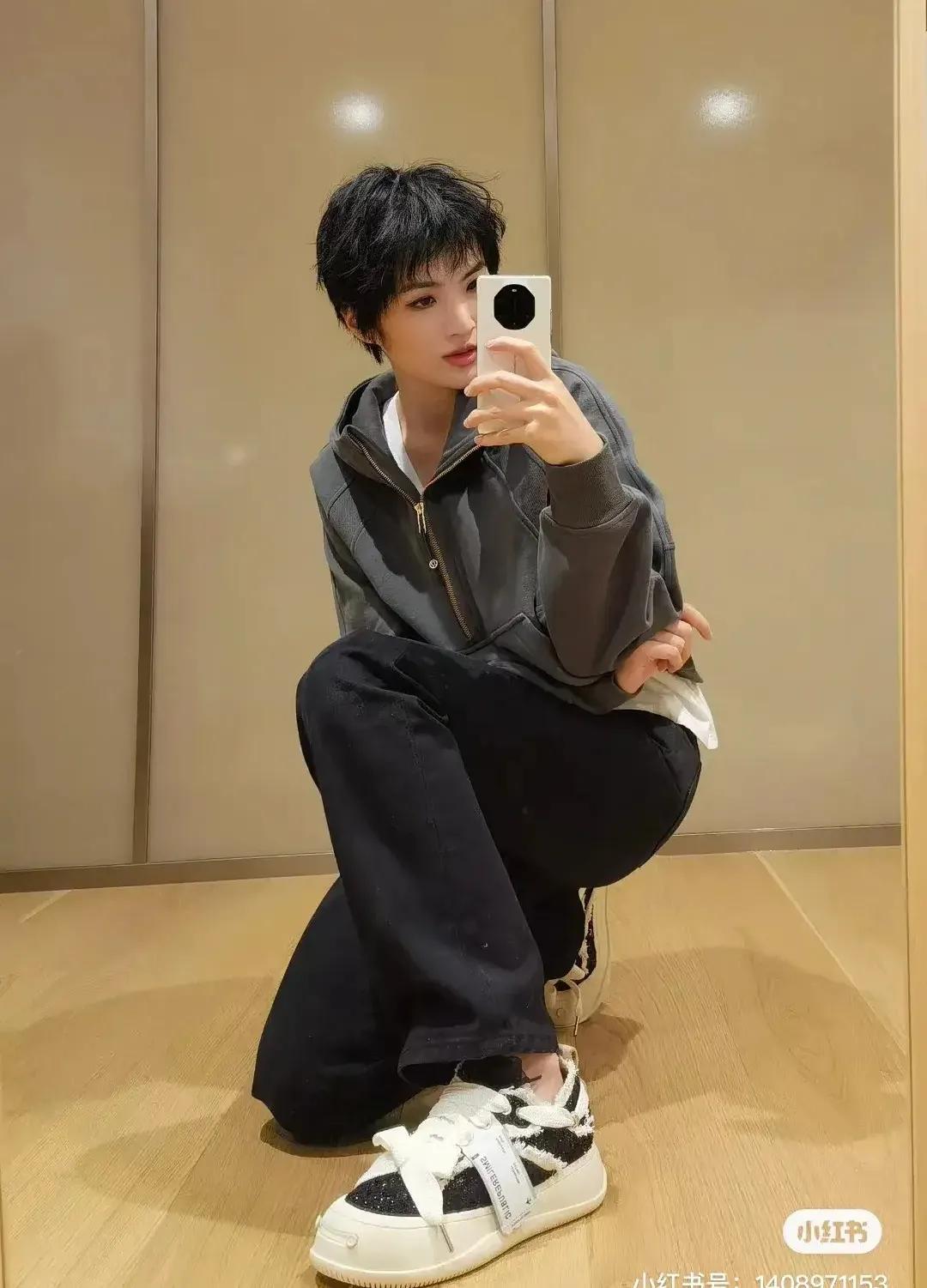 如果华为新机有货的话，二公主拿一批出来直播卖，那直播间得沸腾，粉丝蹭蹭往上涨，绝