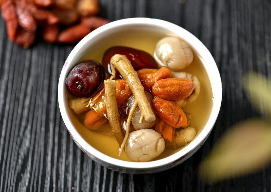 #中医话养生[超话]##小寒# 红枣补血，试试这6种搭配日食三颗枣，百岁不显老。