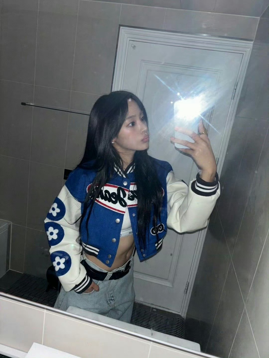 haerin  也羡慕门面 minji  的脸吧 