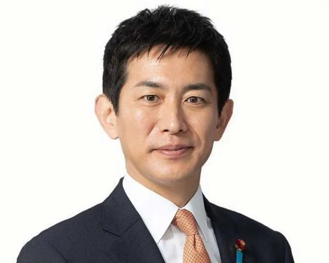 2月2日， 日本 从6000米深海捞出“稀土泥”一事，可把日本政客高兴坏了。 日