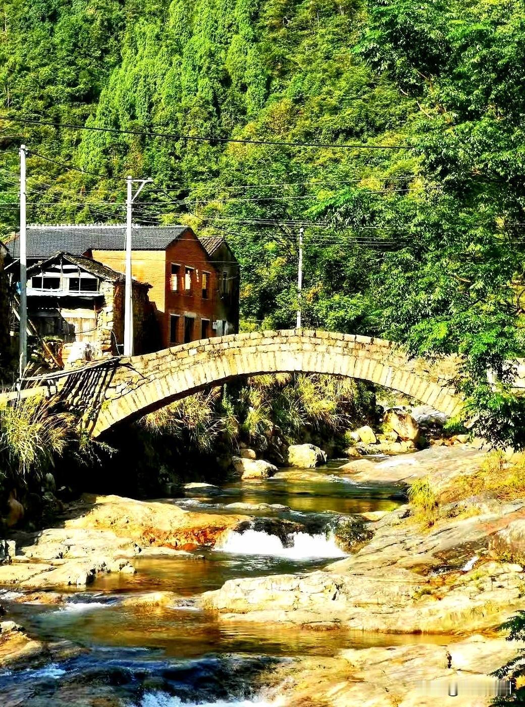 原汁原味的江南世外桃源，深藏大山洞天福地，不在丽水在台州
这个世外桃源就是在浙江