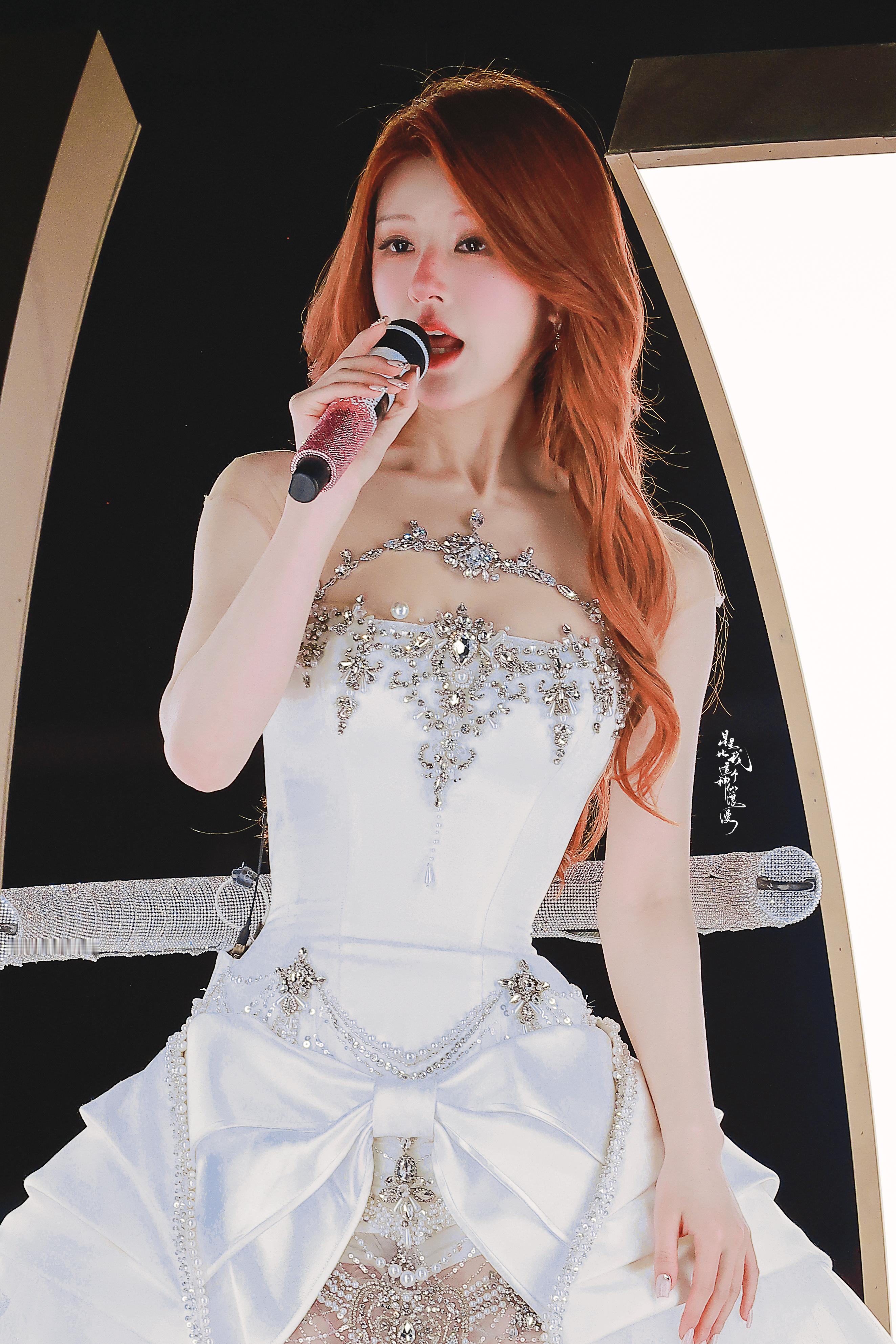 吴露可逃[超话]   👰🏻‍♀️𝟑𝐫𝐝 𝐥𝐨𝐨𝐤 ​​​