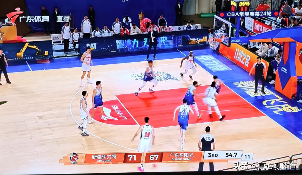 由上半场最多的50:32，最多领先新疆伊力特18分，到半场落后2分[捂脸][捂脸