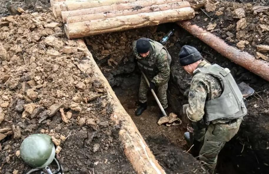 俄乌战场清理现场的画面真让人惊掉下巴，俄军在红军城的瓦砾堆里清理时，除了报废的武