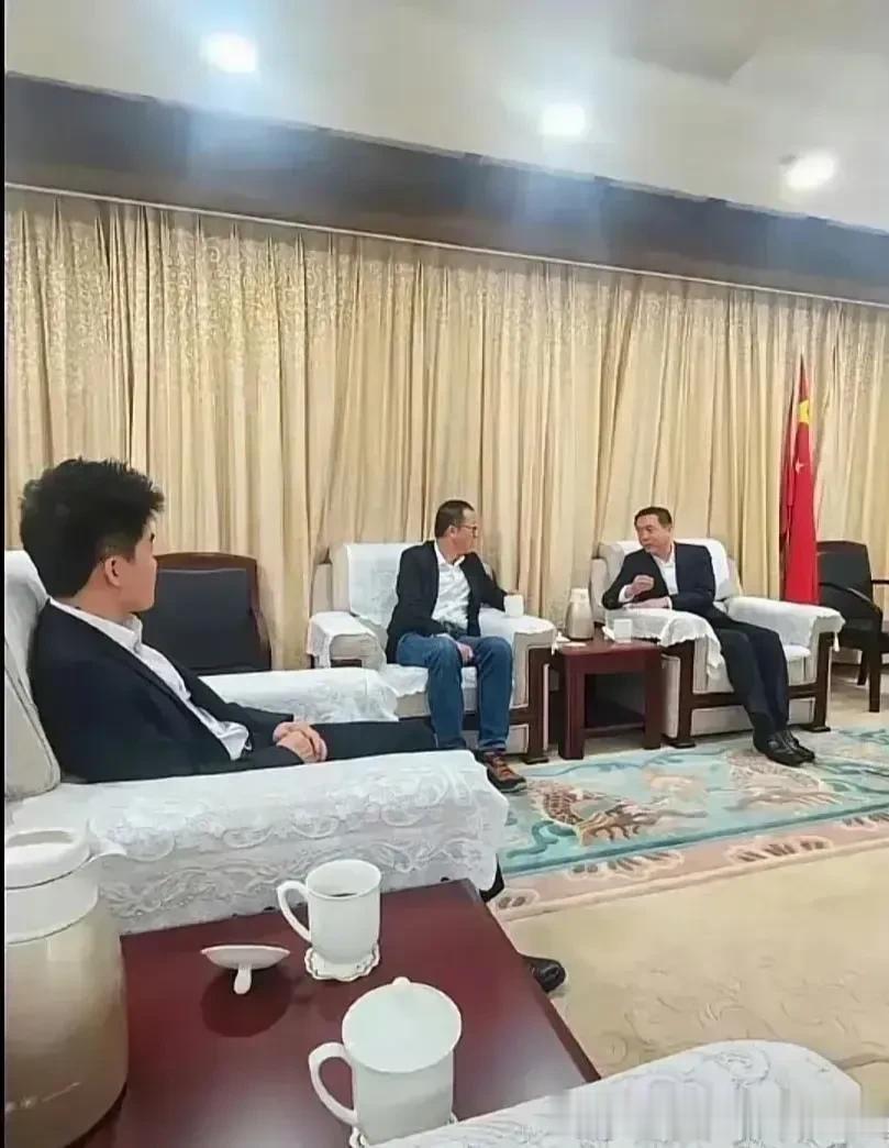 董宇辉接受媒体采访时开玩笑的说，我看到了任命为文旅集团副总裁的文件，还不知道能“