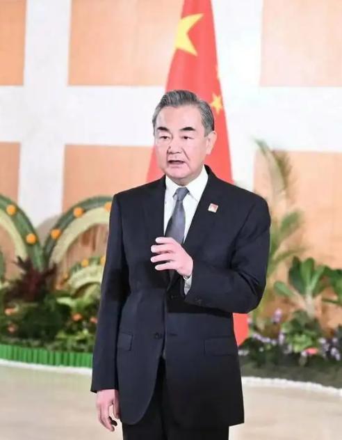 切断单向输血的供氧管！那些排队来北京要贷款、转身去白宫表忠心的政客，必须立刻被踢