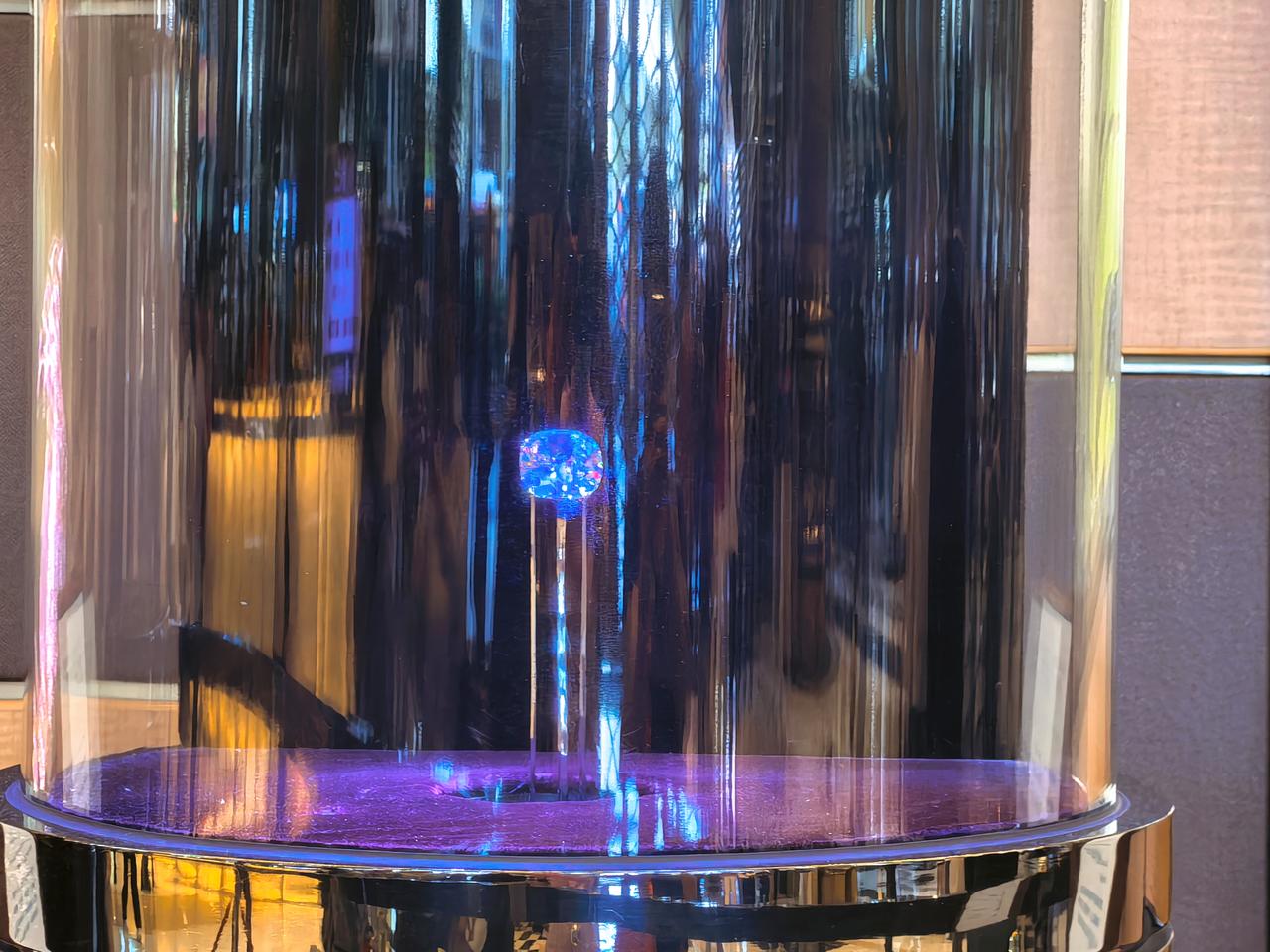 参观澳门何鸿燊之星，聚财禄宝石，宝石，具有色彩饱和、透明度极高的特点，是世间罕见