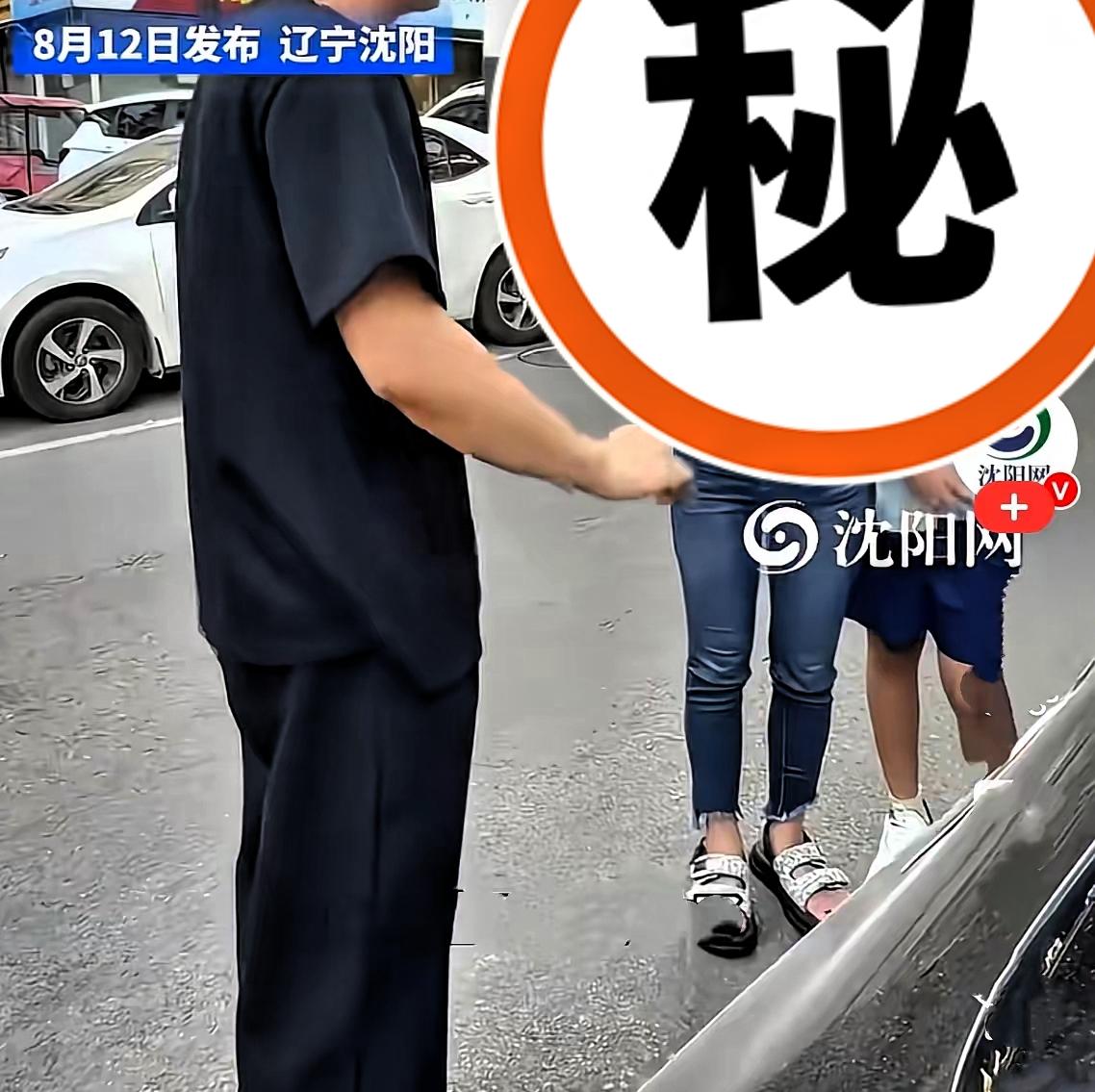暖心一幕！
男孩刮蹭奔驰，双向善意让人感动
 沈阳一名男孩玩耍时不慎刮到楼下奔驰