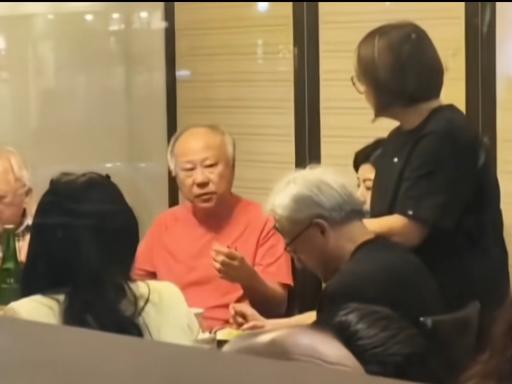 管你是巨擘还是大佬，一样难逃“血脉压制”！

一手缔造了英伟达商业帝国的黄仁勋，