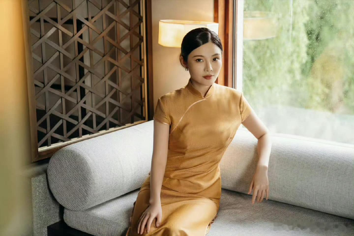 徐冬冬cos嫦娥姐姐这嫦娥造型太绝了，连兔子都被美到“不敢动”，古装的温婉和她的