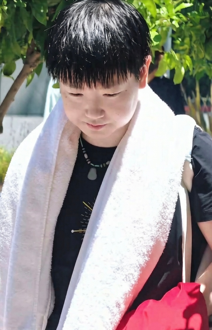妈咪们放心，脸颊肉还在